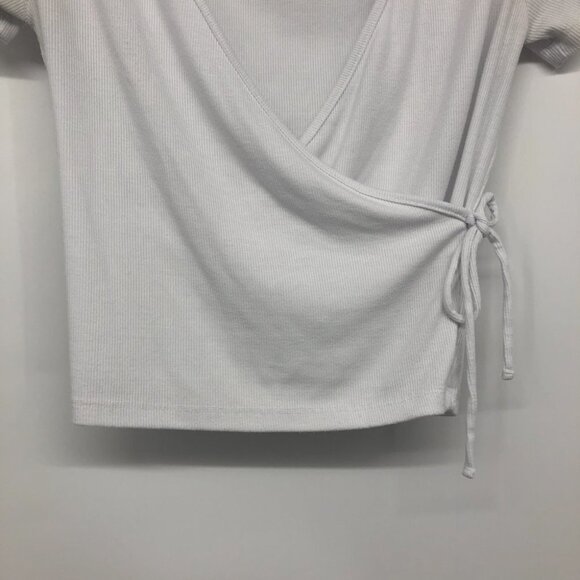 Guess White ribbed surplice V-neck crop top side tie size Medium - Picture 6 of 16